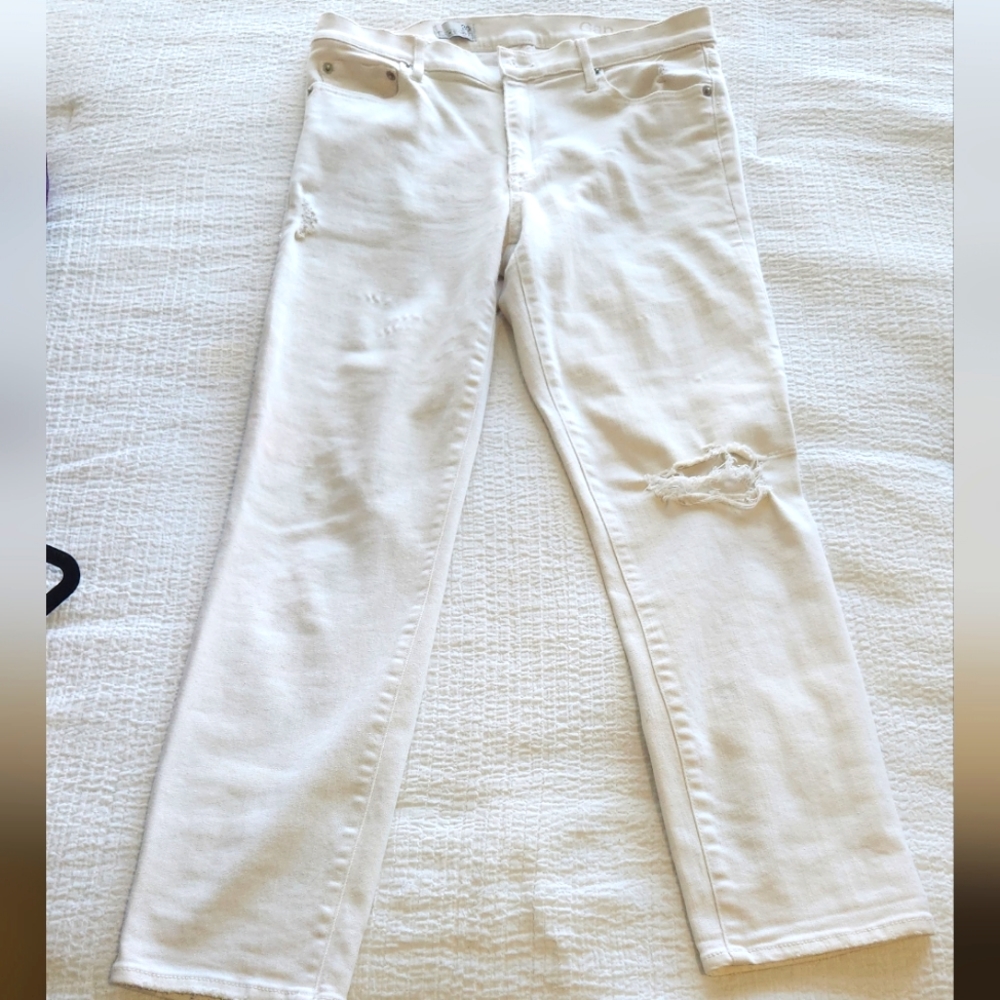 NWOT GAP white ripped jeans 30R